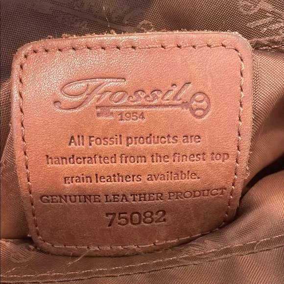 Brown Distressed Leather Vintage Fossil 1954 Key Shoulder Bag. - Picture 10 of 11